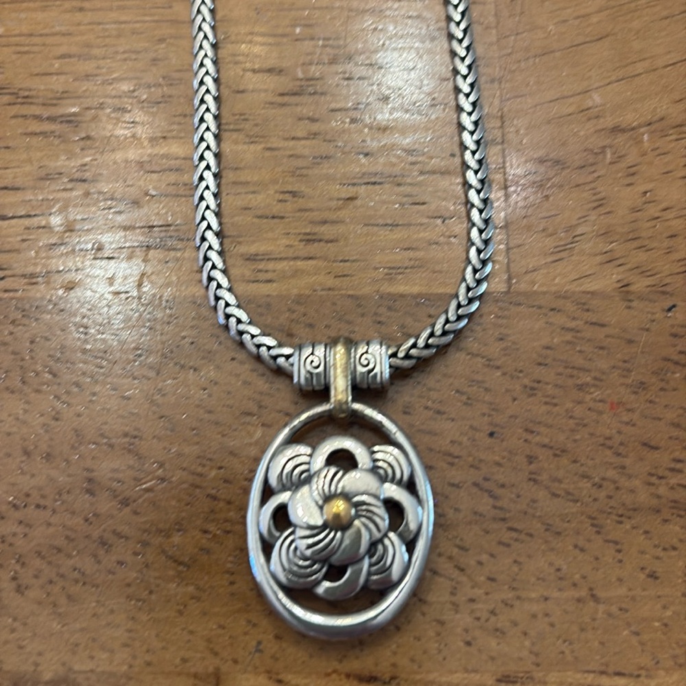 Excellent used condition 18 inch Brighton necklace.